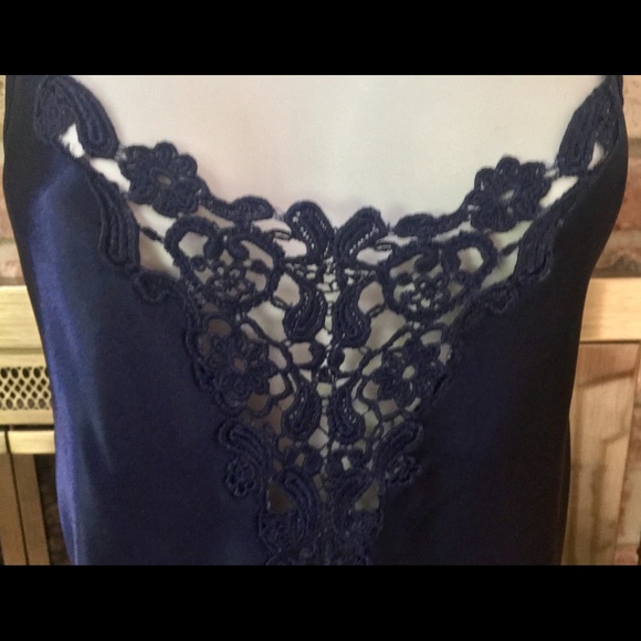 VINTAGE NAVY CINEMA EXOILE EMBROIDERED NIGHTGOWN - Picture 2 of 3